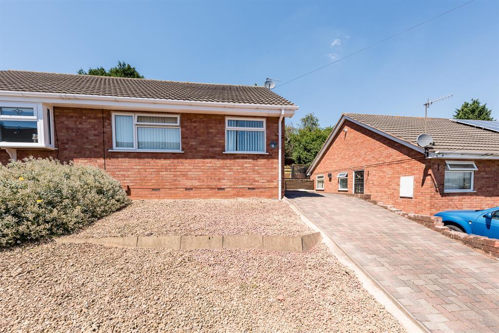 Ragees Road, Kingswinford, DY6 8NG 2 bed bungalow £153,500