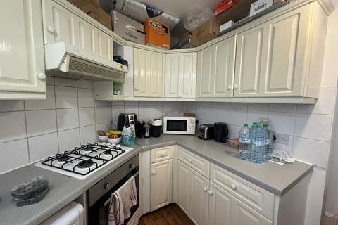 Studio to rent, Finchley Road, NW3