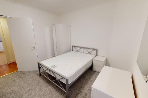 3 bedroom flat to rent, Urquhart Road, City Centre, Aberdeen, AB24