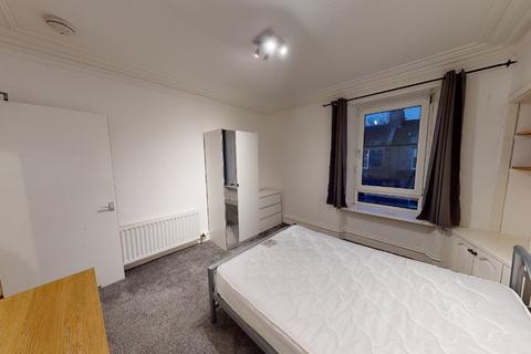 3 bedroom flat to rent, Urquhart Road, City Centre, Aberdeen, AB24