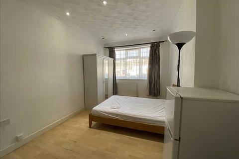Kenton Road, Kenton