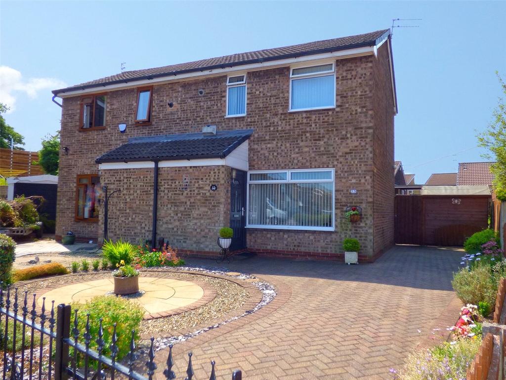 Willow Avenue, Middleton, Manchester, M24 2 bed semidetached house £
