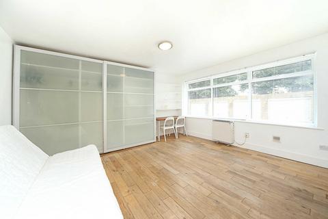 1 bedroom apartment to rent, Oakcroft Court, Blackheath