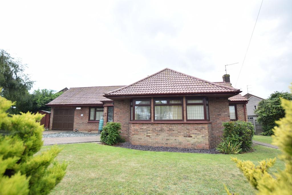 Arnold Road, ClactononSea 3 bed detached bungalow £340,000