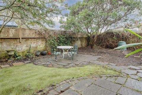 3 bedroom detached house to rent, St Quintin Avenue, London, W10