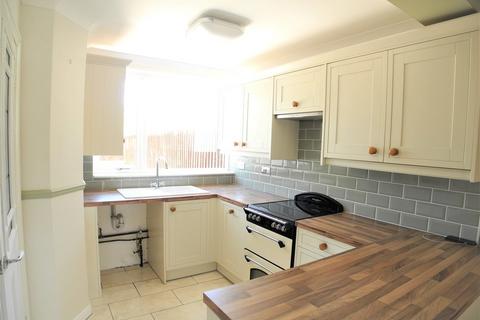 2 bedroom terraced house to rent, Southend Road, Bungay