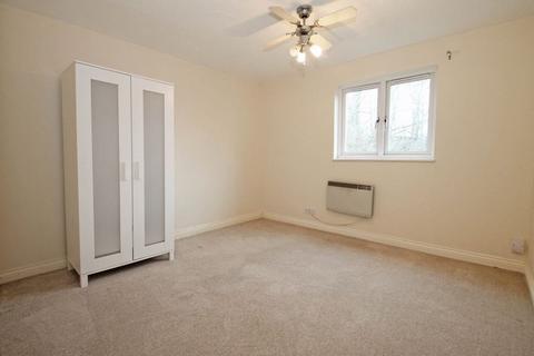 2 bedroom flat to rent, Rabournmead Drive, Northolt, Middlesex