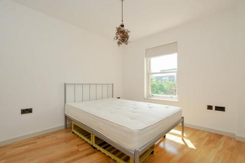 2 bedroom flat to rent, Coopersale Road, Homerton