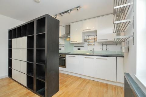 2 bedroom flat to rent, Coopersale Road, Homerton