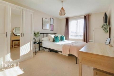 undefined, Ovaltine Drive, Kings langley