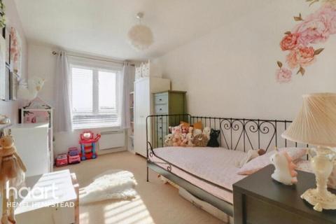 undefined, Ovaltine Drive, Kings langley