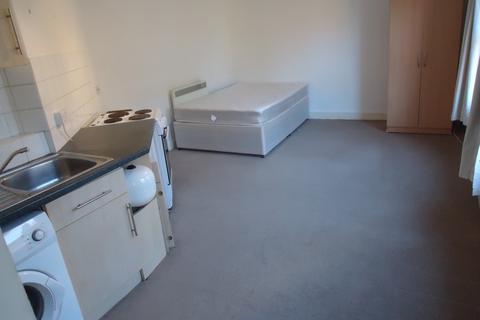 Studio to rent, Archway Road, Archway, N19