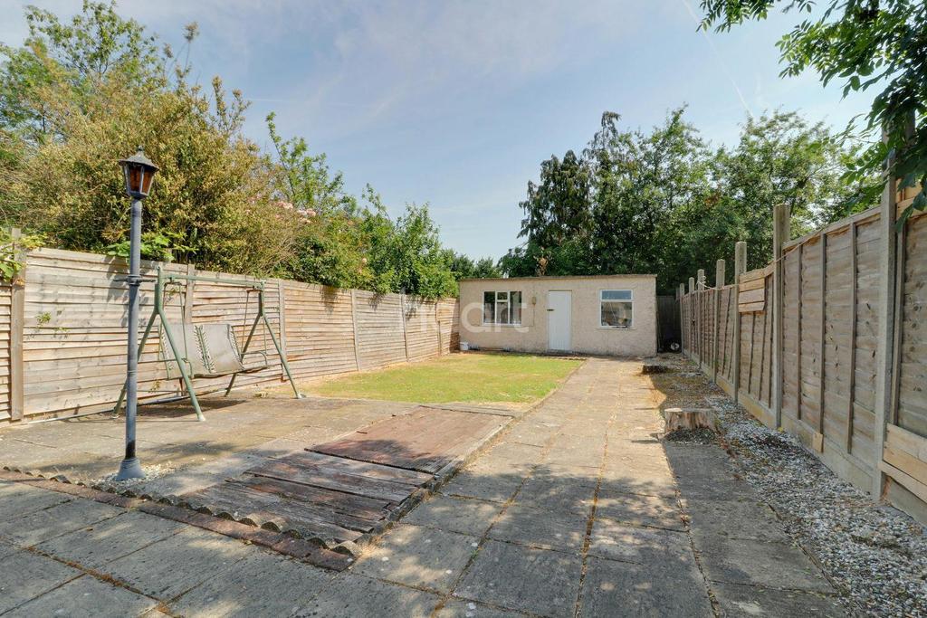 Aldridge Avenue, Stanmore, HA7 3 bed semidetached house £550,000