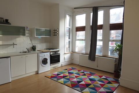 Studio to rent, Gff, Claremont Road, Highgate, N6