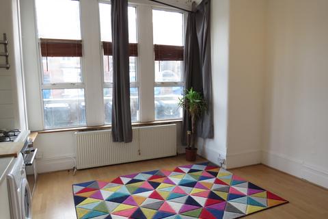 Studio to rent, Gff, Claremont Road, Highgate, N6