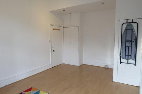 Studio to rent, Gff, Claremont Road, Highgate, N6