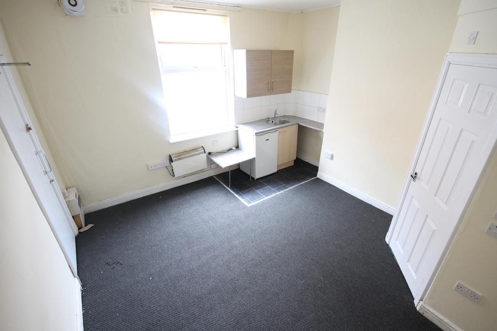 Flat 2, Recreation Terrace, Holbeck, Leeds, LS11 0AW Studio £350 pcm