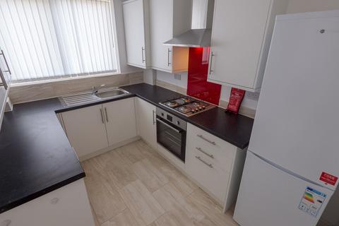 3 bedroom flat to rent, Daisy Bank Road, Victoria Park, Manchester M14 5GL