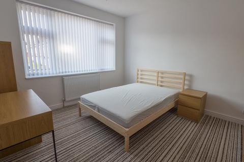 3 bedroom flat to rent, Daisy Bank Road, Victoria Park, Manchester M14 5GL