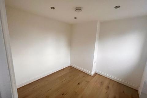 3 bedroom apartment to rent, Lowden Road, Edmonton, London