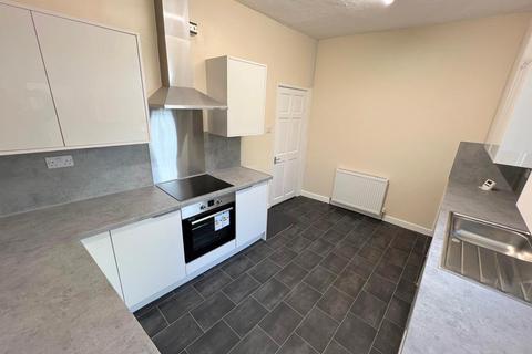 3 bedroom terraced house to rent, Prestwich, Manchester M25