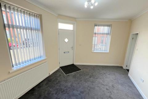 3 bedroom terraced house to rent, Prestwich, Manchester M25