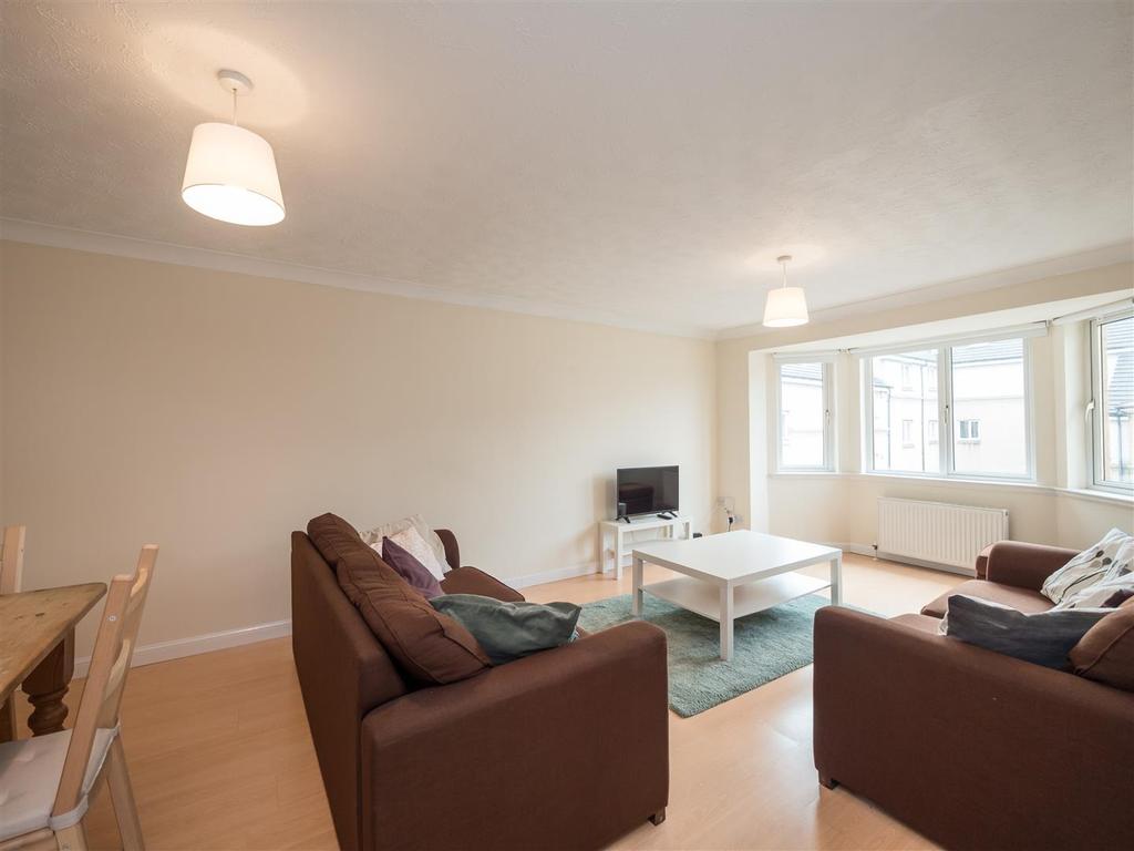 Easter Dalry Road 2 bed flat £205,000