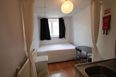 Studio to rent, Kember Street,  Islington, N1