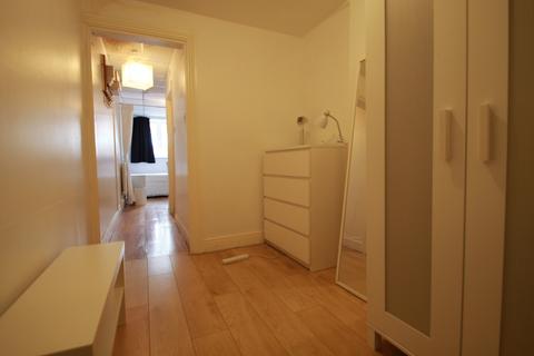 Studio to rent, Kember Street,  Islington, N1