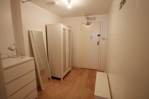 Studio to rent, Kember Street,  Islington, N1