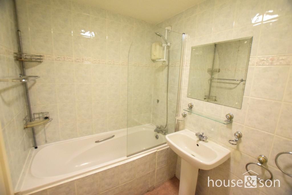 Elizabeth Court, Grove Road, East Cliff, Bournemouth BH1 2 bed