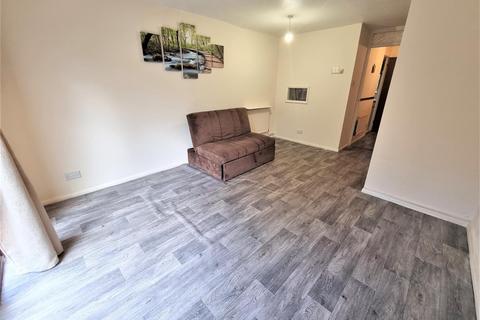 2 bedroom terraced house to rent, Elsworth Close, Bedfont