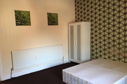 2 bedroom house to rent, Malbrough St, Ashton-Under-Lyne, Greater Manchester OL7