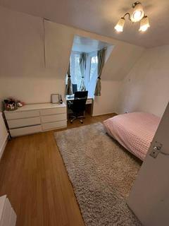 4 bedroom townhouse to rent, Bedford Road, London SW4