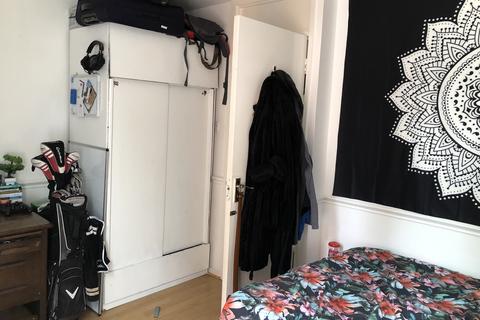 4 bedroom townhouse to rent, Bedford Road, London SW4