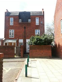 4 bedroom townhouse to rent, Bedford Road, London SW4