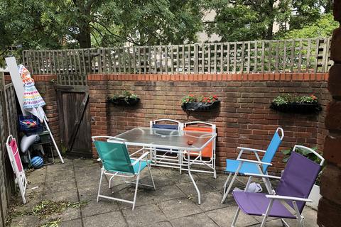 4 bedroom townhouse to rent, Bedford Road, London SW4