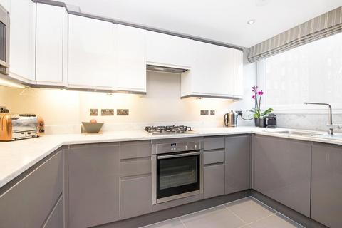 3 bedroom apartment for sale, Farley Court, Kensington, W14