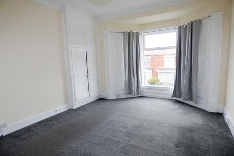 3 bedroom flat to rent, Ashley Road, South Shields