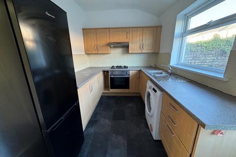 2 bedroom terraced house to rent, Preston Tce, West Allotment, NE27 0DT.