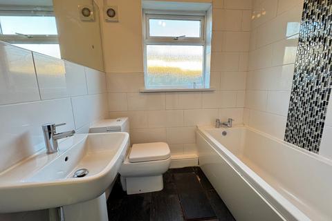 2 bedroom terraced house to rent, Preston Tce, West Allotment, NE27 0DT.