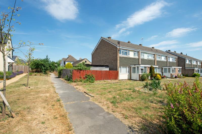 Land Adjacent To, Stoneleigh Drive, Carterton, Oxfordshire Land £90,000