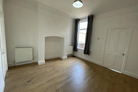 2 bedroom end of terrace house to rent, Cunliffe Street, Edgeley