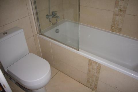 3 bedroom end of terrace house to rent, High Street, Rawciffe, Nr Goole, DN14 8QL