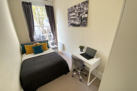 2 bedroom apartment to rent, Flat 6, Birkland House, 37 Portland Street, Leamington Spa