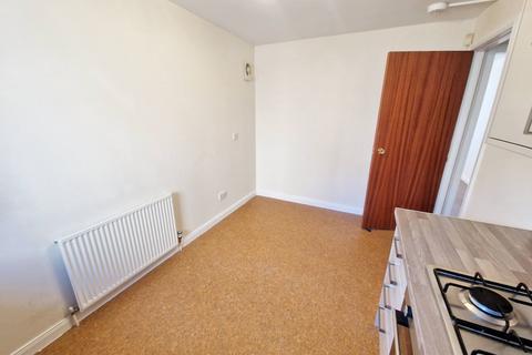 2 bedroom flat to rent, High Street, Dysart, Kirk KY1