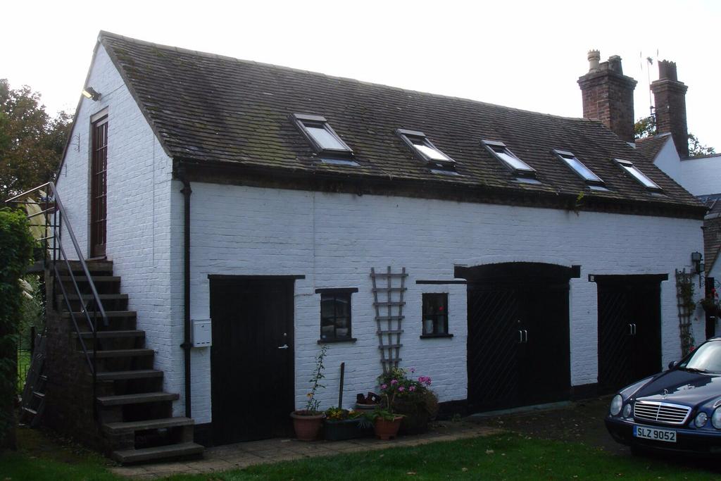 Haughton Village, Shifnal... 1 bed apartment to rent £700 pcm (£162 pw)