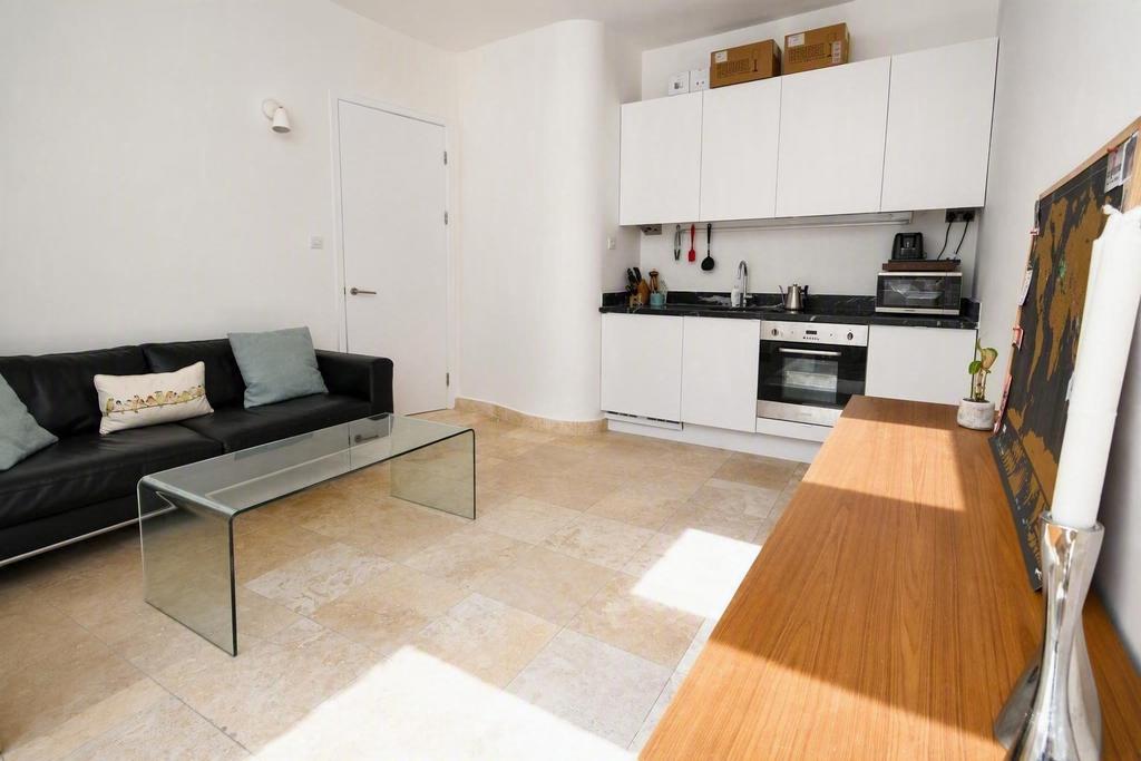 Apartment in London - View 2
