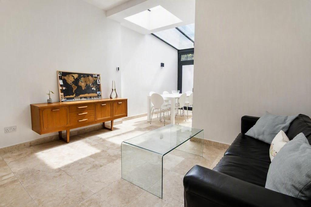 Apartment in London - View 3