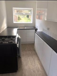 3 bedroom terraced house to rent, Lincoln Road, Wrockwardine Wood, Telford